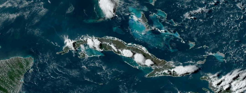 Tormenta local severa provoca caída de granizos en La Habana