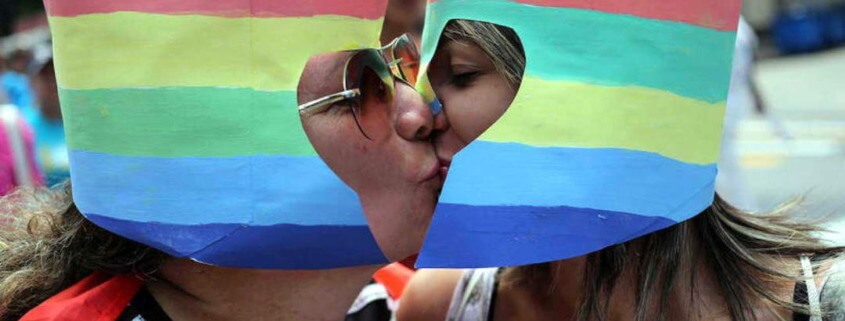 Analizan en Cuba permitir el matrimonio entre personas del mismo sexo