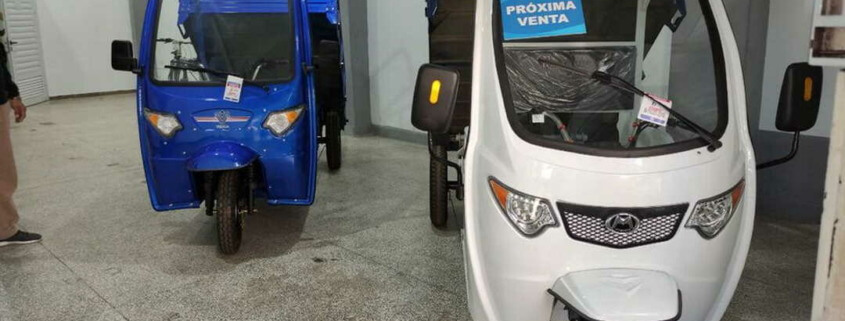 Ensamblan nuevo lote de triciclos eléctricos en La Habana