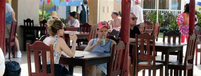 Alarma entre el personal cubano en Varadero porque los turistas rusos no usan mascarillas