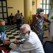 Médicos cubanos denuncian “colapso” hospitalario y piden respeto a su trabajo