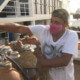 Embarcación turística produce oxígeno con equipos de buceo, en Cienfuegos
