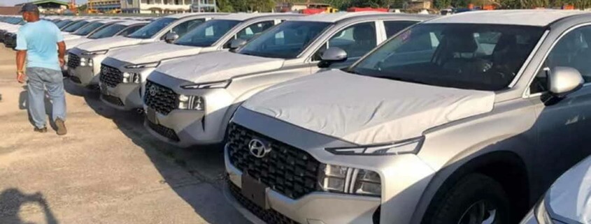 Buque desembarca un lote de autos nuevos marca Hyundai en el puerto de La Habana