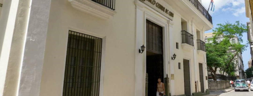 Banco Central de Cuba compra divisas en cajeros automáticos con cambio de 120 pesos por dólar