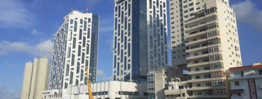 Un nouvel hôtel de luxe de 25 étages modifie la ligne d’horizon de La Havane