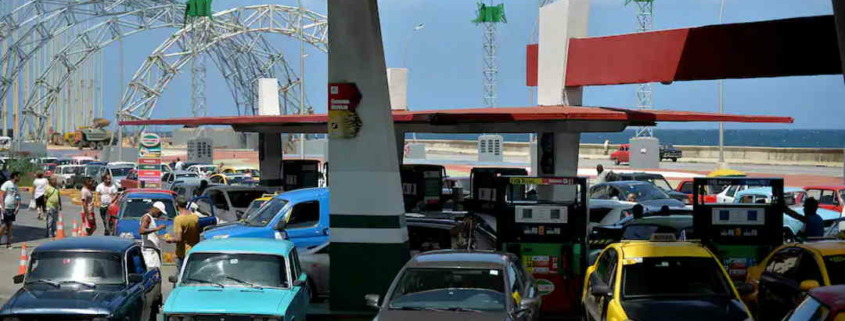 Gasolineras de La Habana suspenden venta de combustible en recipientes