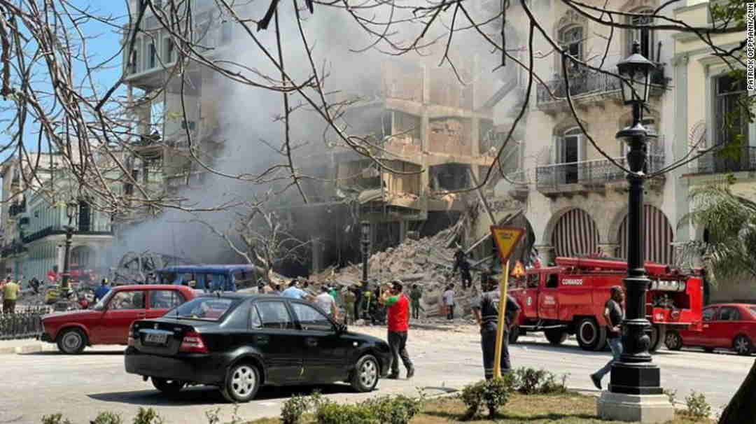 Poderosa explosión destruye Hotel Saratoga en La Habana