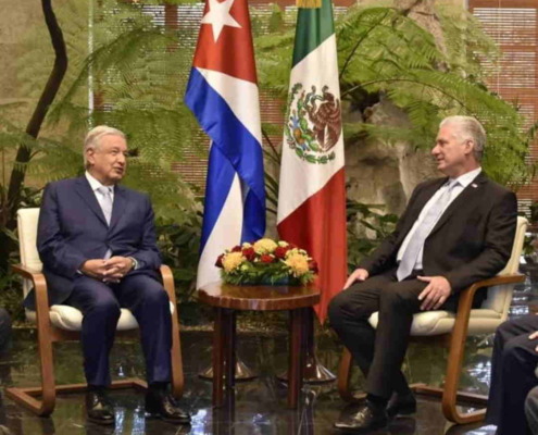 Mexico president says hiring Cuban doctors, praises Cuban counterpart