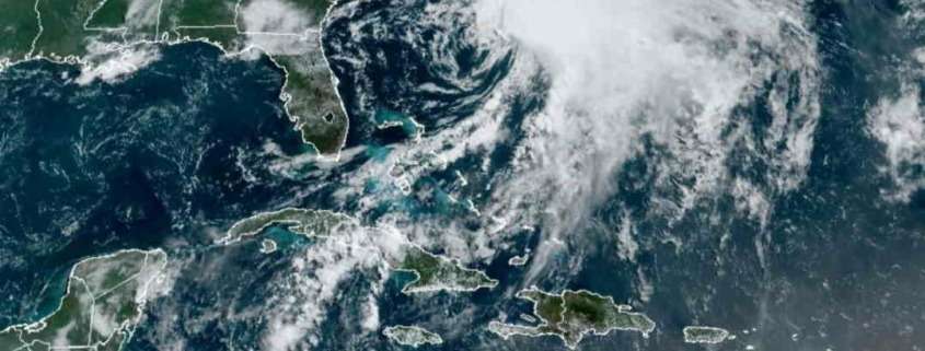 Continúan fuertes lluvias en el centro de Cuba por tormenta tropical Alex