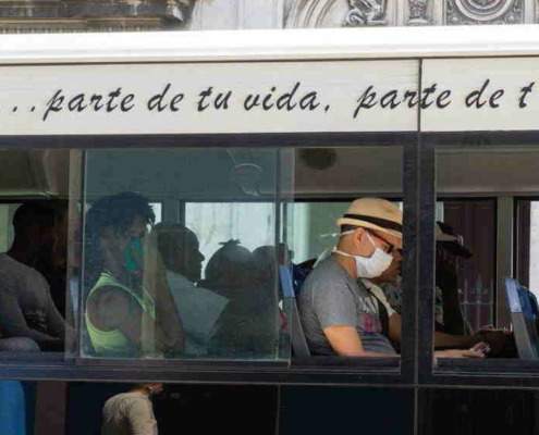 Gobierno cubano retoma uso obligatorio de mascarilla en transporte público