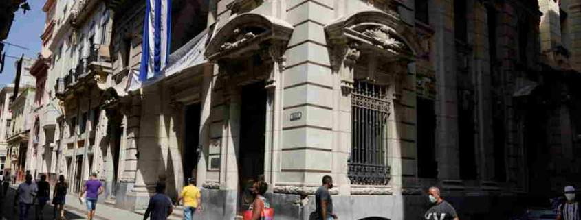 Cuba open door to foreign investment in domestic trade