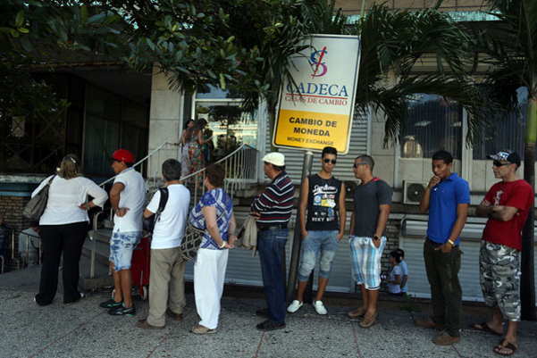 Vuelve el mercado cambiario a la escena cubana
