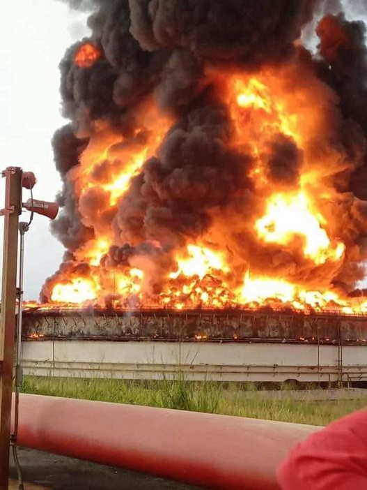 Descarga eléctrica causó incendio en zona industrial de Matanzas