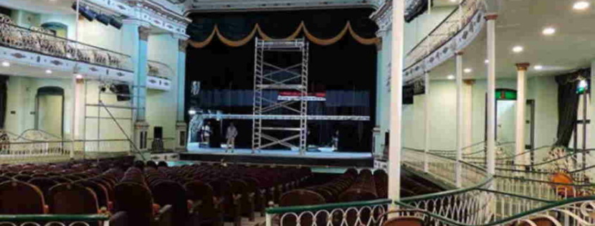 Restauran Teatro Martí de La Habana, dañado por explosión del Saratoga