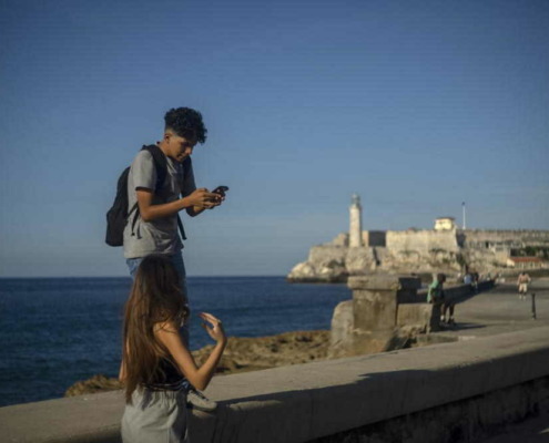Cuba’s informal market finds new space on internet