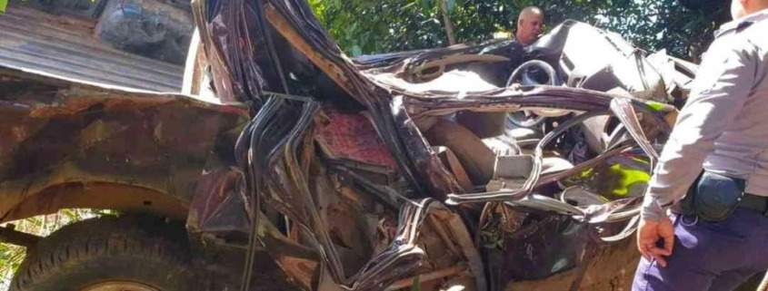 Cinco fallecidos tras volcarse una camioneta en Holguín