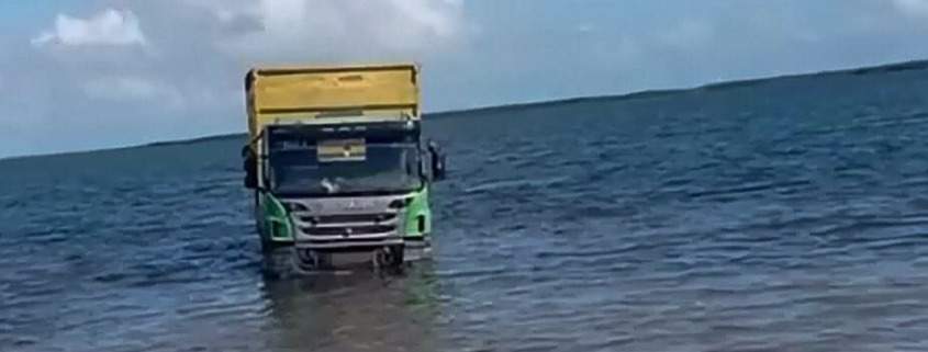 Usan camión estatal para escapar de Cuba