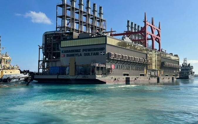 Llega a La Habana nueva central flotante de 240 MW 