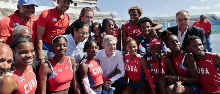 Thomas Bach visitó Cuba entrega Medalla de Oro del COI a Díaz-Canel