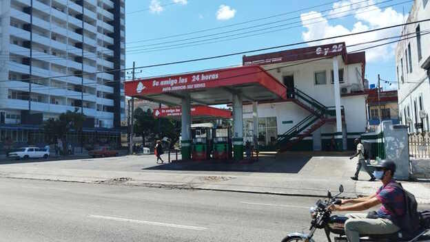 Gasolineras cerradas y calles vacías en Cuba  