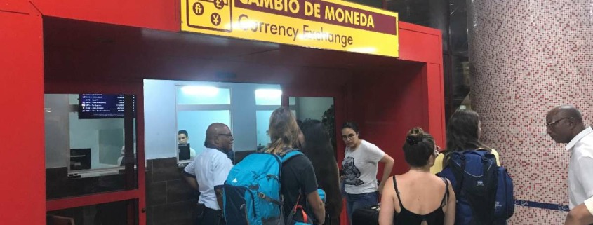 Cuban policeman returns $8,000 to owners at Havana airport