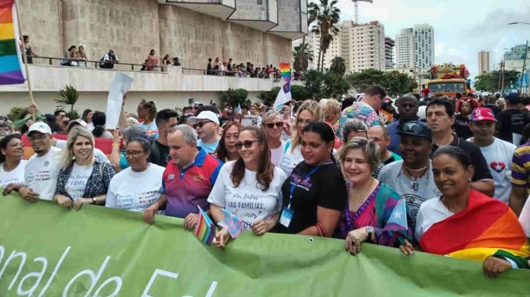 Comunidad LGBT celebra en Cuba matrimonio igualitario 