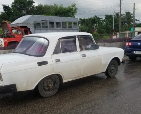Cuba establece negociaciones para el posible envío de autos rusos