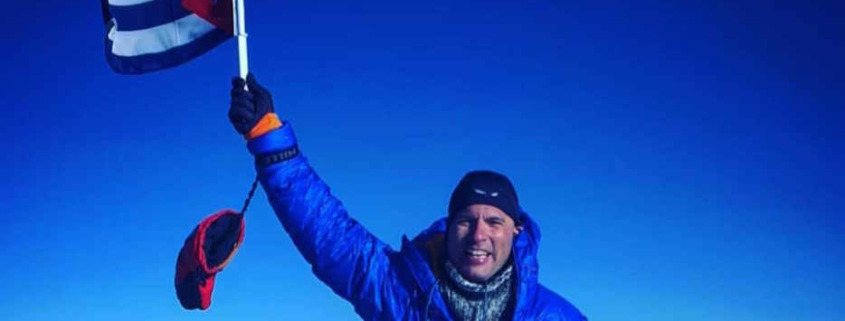 Alpinista cubano Yandy Núñez recibe certificado oficial tras subir el Everest