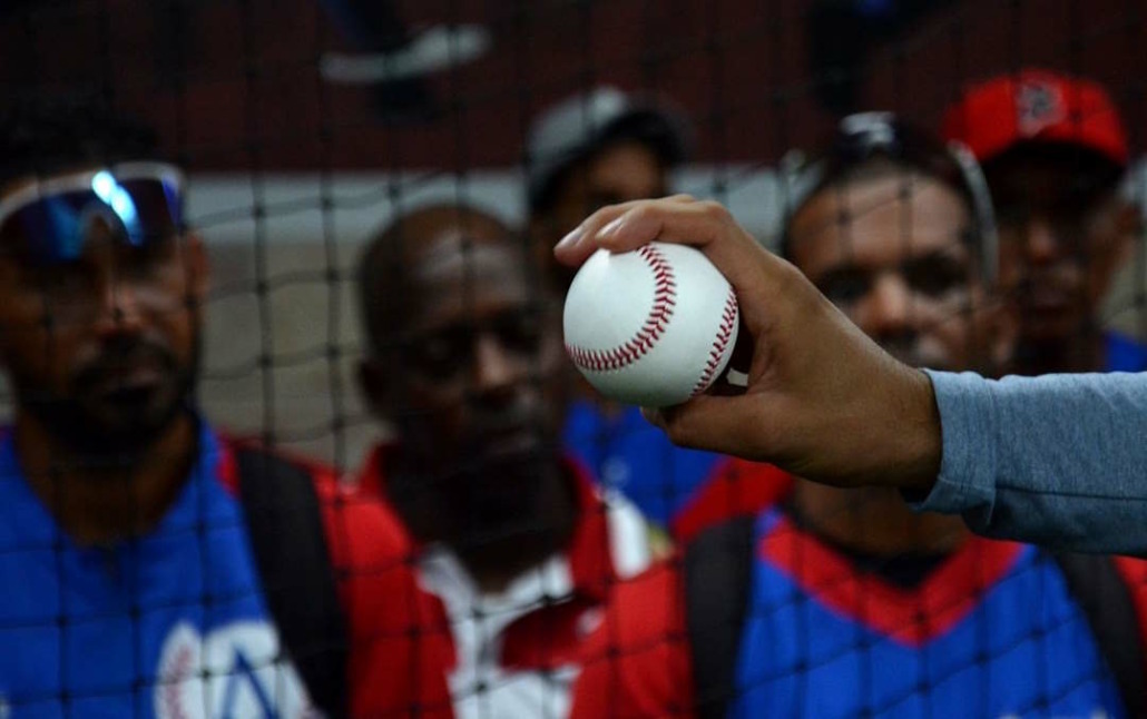 United States Academy teaches pitching clinic in Havana