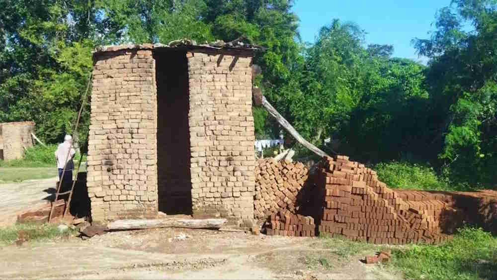The authorities trust in wood-fired kilns to relaunch the brick industry in Granma
