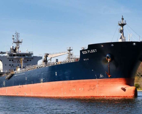 El barco de diésel anunciado por el Gobierno se va de Cuba tras 50 días frente a La Habana