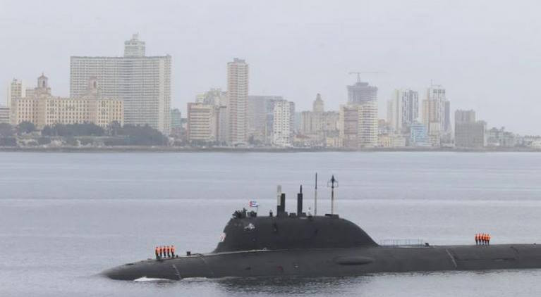 Russian warship and a submarine arrive in Havana
